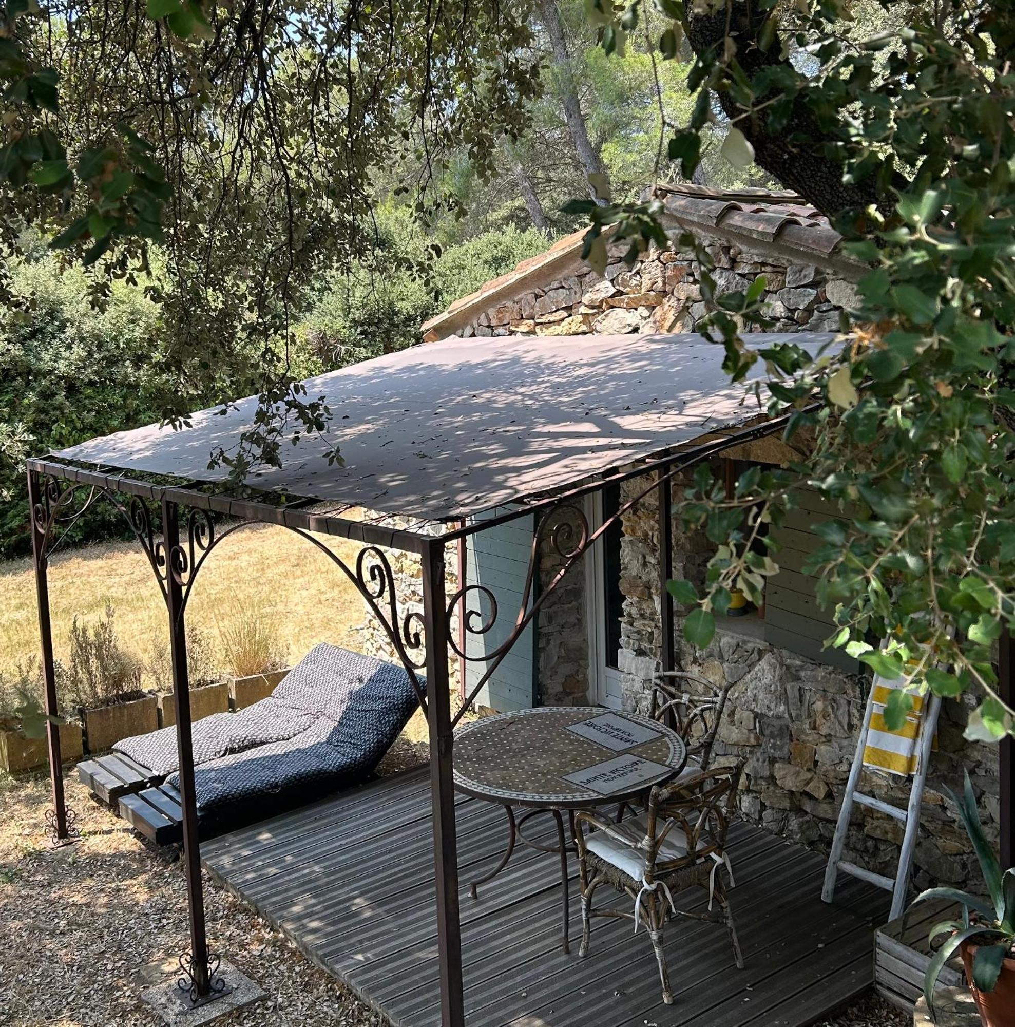 Les Cabanons Sainte Victoire * Saint-Marc-Jaumegarde